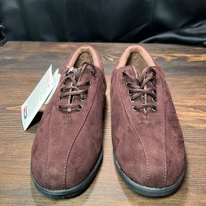 NWT Propet Stephanie Size 11 (mb) Brown